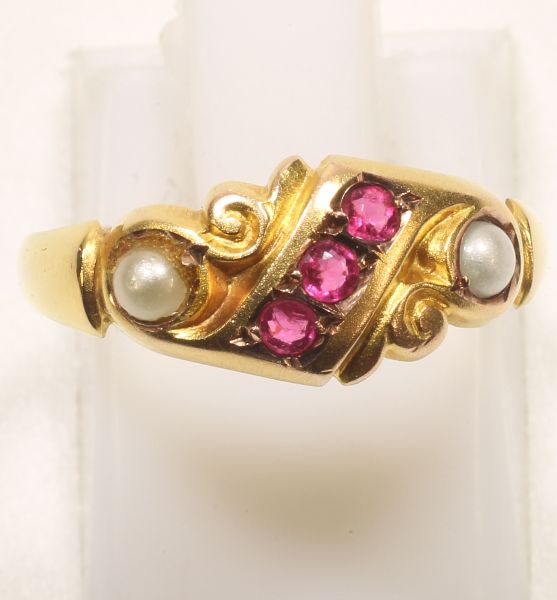 -Click here to bid -   Antique Ruby & Pearl style ring. 9ct Gold (Chester 1907) ring. Size M (