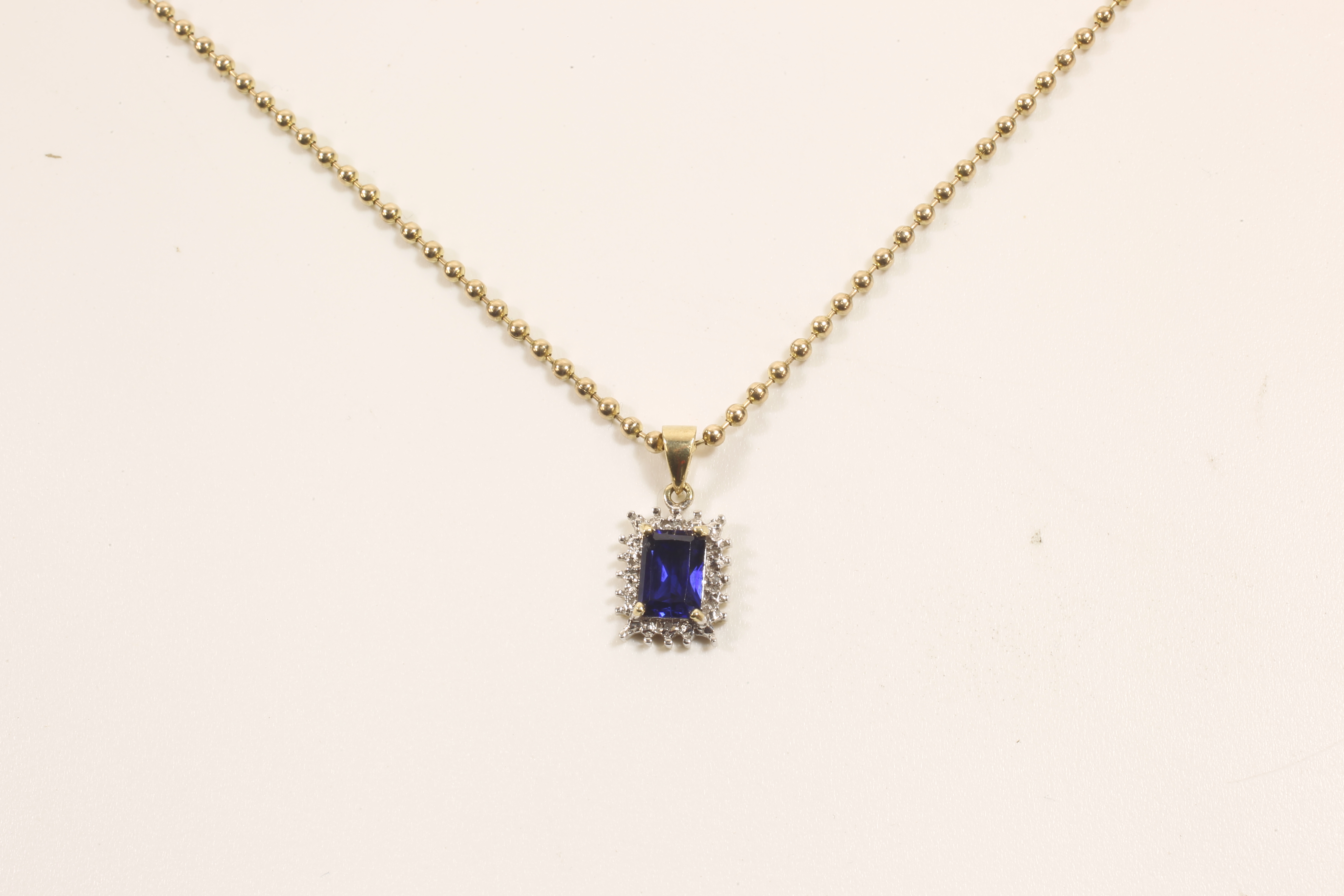 -Click here to bid -   9ct mini Belcher 21`` chain rectangular Sapphire Diamond pendant (est. £90-£