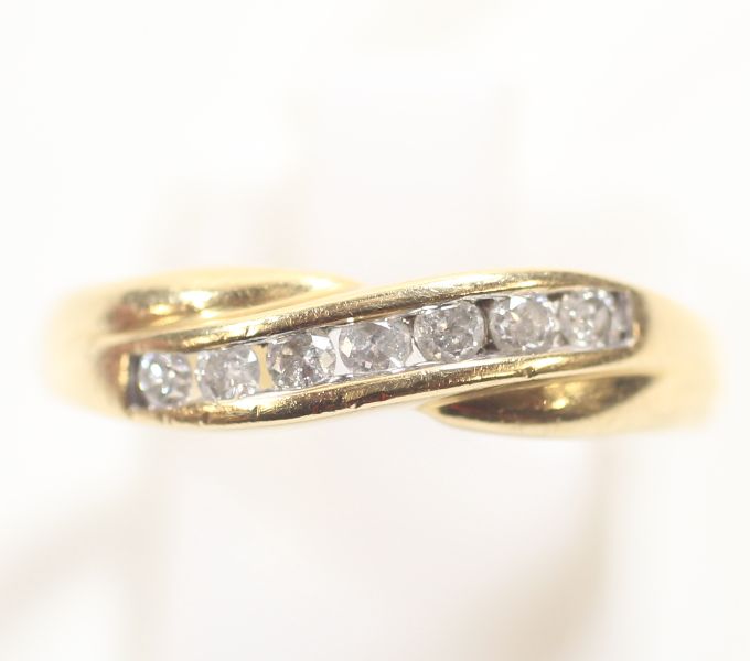 -Click here to bid -   18ct Gold 0.25ct Channel set Diamond ring (Size O) (est. £150-£200)