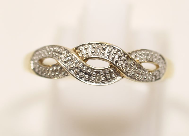 -Click here to bid -   9ct Gold Diamond twist ring. Size P (est. £30-£50)