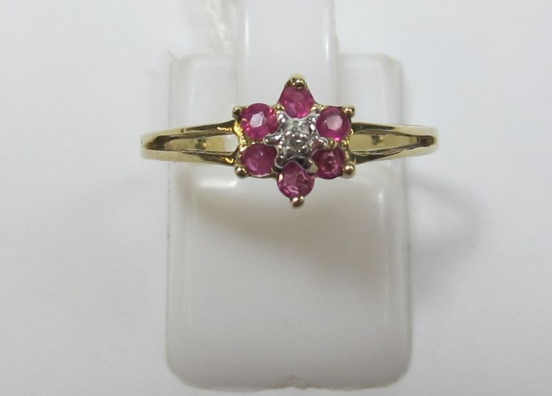 9CT GOLD DIAMOND & RUBY SET RING SIZE LBidding is taking place on our sister site bidspotter.co.uk