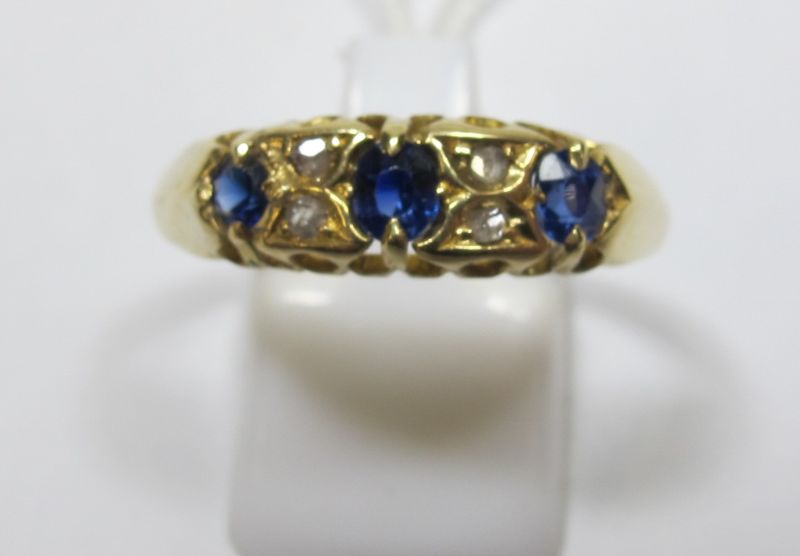 ANTIQUE 18CT GOLD DIAMOND SAPPHIRE RING SIZE VBidding is taking place on our sister site