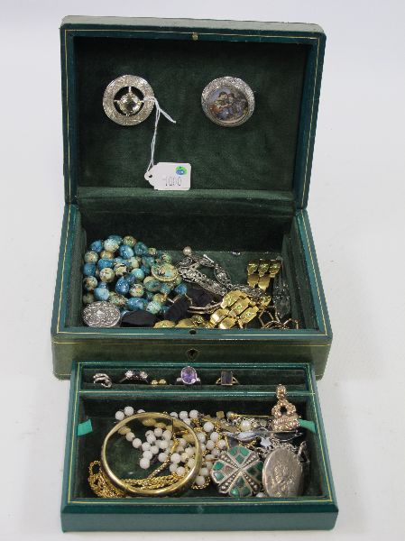 LEATHER JEWELLERY BOX AND CONTENTS OF GOLD, SILVER, RINGS, BRACELETS, BROOCHES ETC. Bidding is