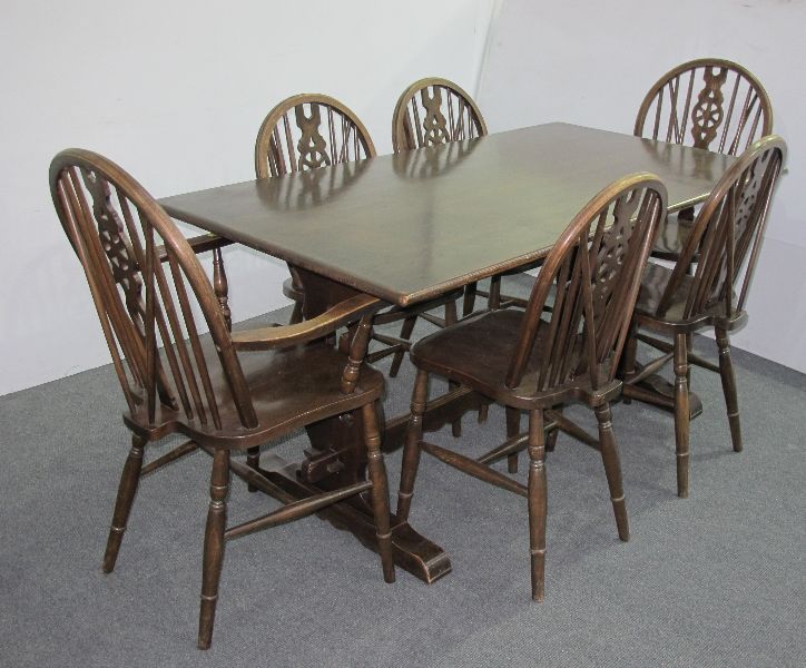 DARK OAK REFECTORY STYLE DINING SUITE COMPRISING TABLE, SET OF 6 (4+2) WHEEL BACK CHAIRS AND LINEN