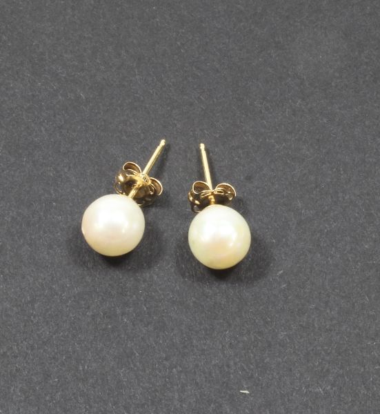 14CT GOLD PEARL EARRINGS - APPROX DIAMETER 6MMBidding is taking place on our sister site