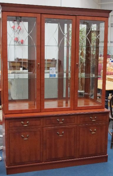 MODERN MAHOGANY EFFECT GLAZED THREE DOOR DISPLAY CABINET ON THREE DRAWER/THREE DOOR CUPBOARD BASE