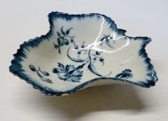 Late eighteenth-century Worcester porcelain blue and white pickle dish in the form of a leaf,