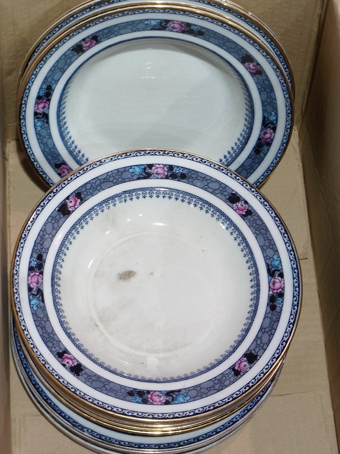 Large quantity Losol ware "Ormonde" pattern dinnerware, including:- meatplates, vegetable and