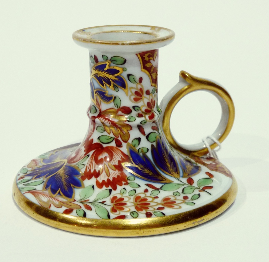 Early 19th century Chamberlain Worcester chamberstick, with circular base, decorated with finger and