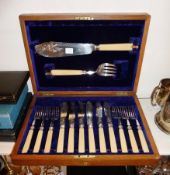 Boxed set of silver plate fish cutlery, possibly Edwardian, and other silver plate items (4)