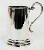 Victorian silver glass-bottomed tankard with scroll handle and stepped base, Sheffield 1862,