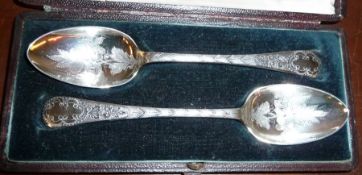 Cased set of fruit knives and forks, pearl-handled, six settings, cased set of bone-handled fish