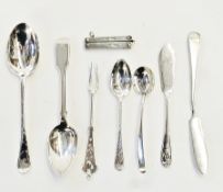 Quantity of silver teaspoons, butter knife, pickle knife etc (1 bag)