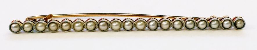 Gold-coloured metal and seed pearl brooch, set nineteen pearls in white metal settings