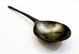 Seventeenth century round bowl pewter spoon, possibly Dutch, 17cm long