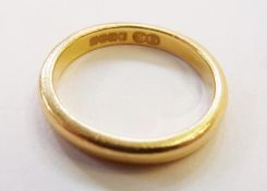 22ct gold wedding ring, plain, approx 5g