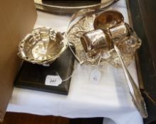 Cased set of silver plated spoons, silver plate ladle, tea strainer, small sweetmeat dish, a cream