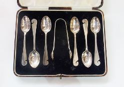 Edwardian set of six teaspoons and sugar nips, with stylised scroll handles, boxed, London 1904,