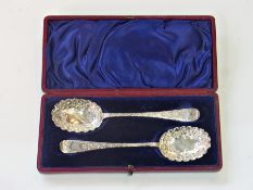 Pair Victorian jam spoons, with scalloped edge, foliate engraved, Sheffield 1899, maker James