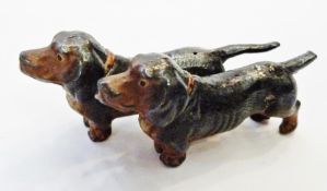 Cold-painted bronze group of two dachshunds, with red collars (slightly worn)
