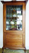 Edwardian mahogany and chequered inlay Arts & Crafts style china cabinet, the upper door with leaded