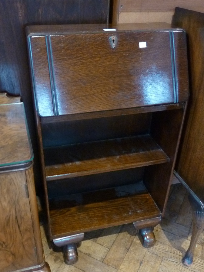 Twentieth century oak small bureau, hinged top enclosing pigeonholes to two-shelf bookcase below, on