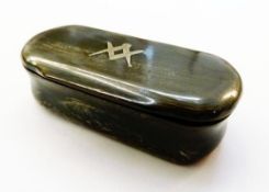 Georgian horn and silver inlaid masonic snuff box, barrel-shaped