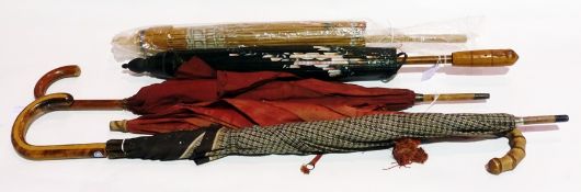 Two painted wooden parasols and three umbrellas (5)