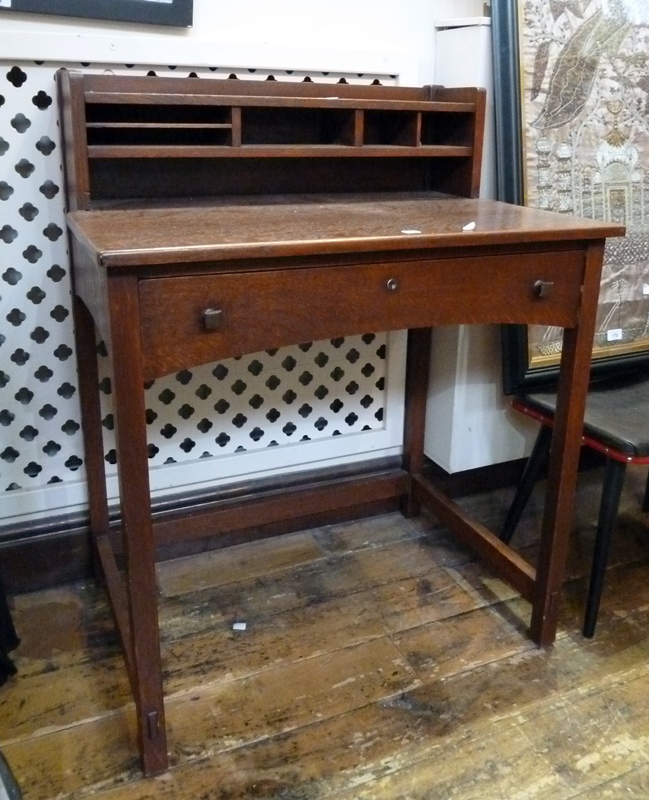 Oak Arts and Crafts desk in the style of Limbert, with raised back and pigeon holes, with single