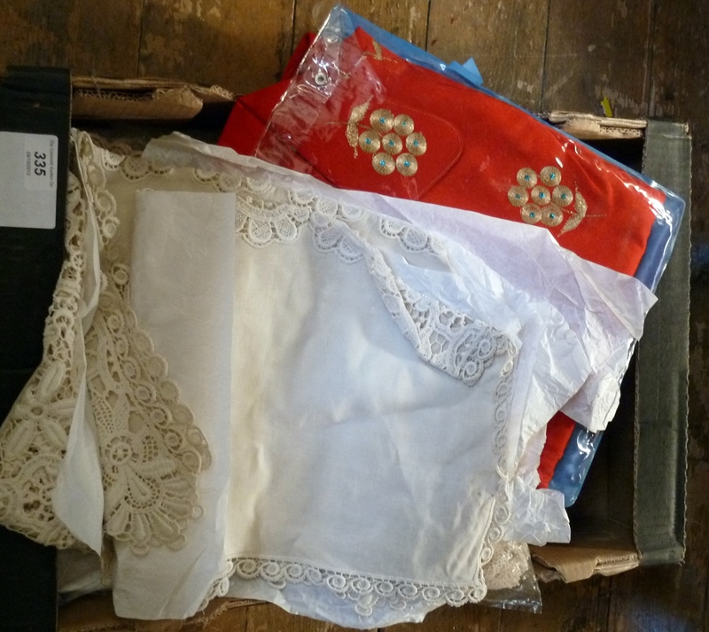 Quantity of linen and other items (1 box)