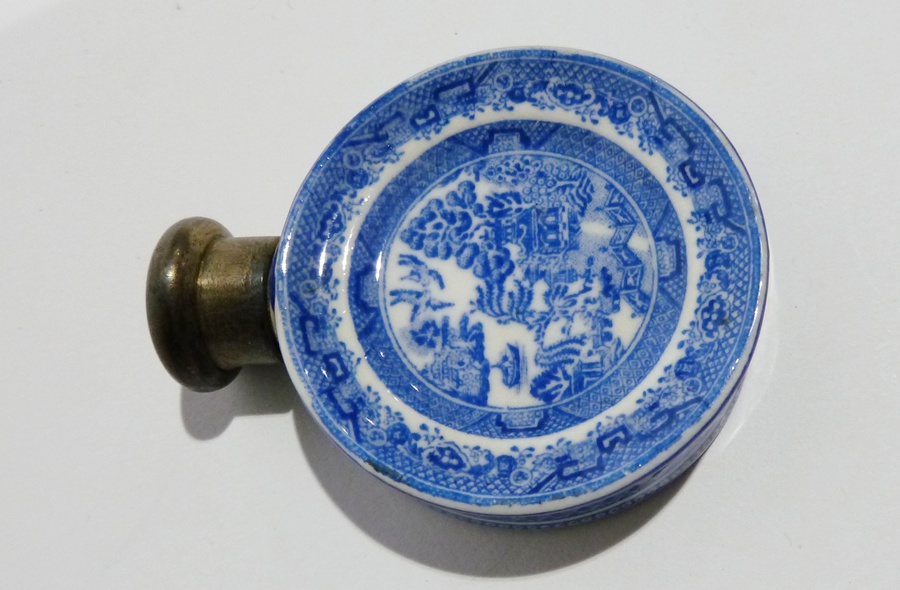Victorian blue and white willow pattern ceramic scent bottle with silver mount