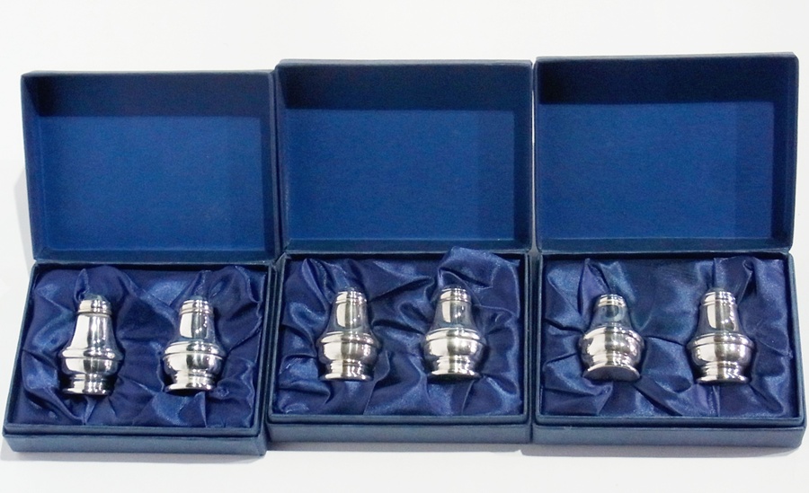 Pair silver pepper and salt pots, Birmingham 1993, cased together with two further pairs (6)