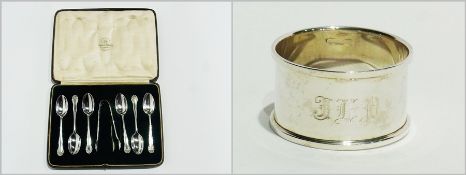 Set of six George V silver coffee spoons, with matching paid sugar nips, London 1926, in fitted case