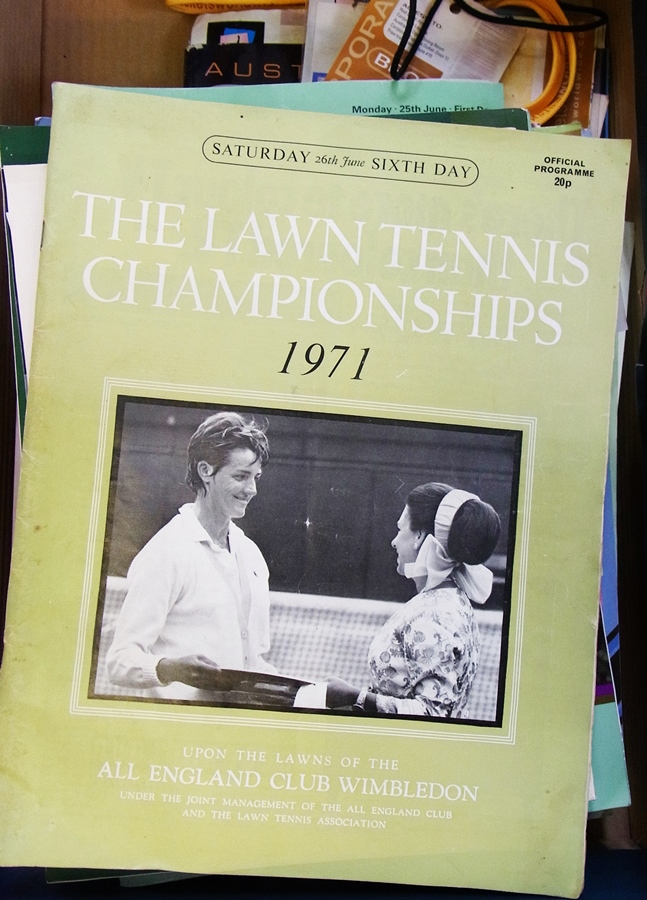 Quantity of tennis programmes inc. Wimbledon 1971, Australian open 2000, tickets etc (1 box)