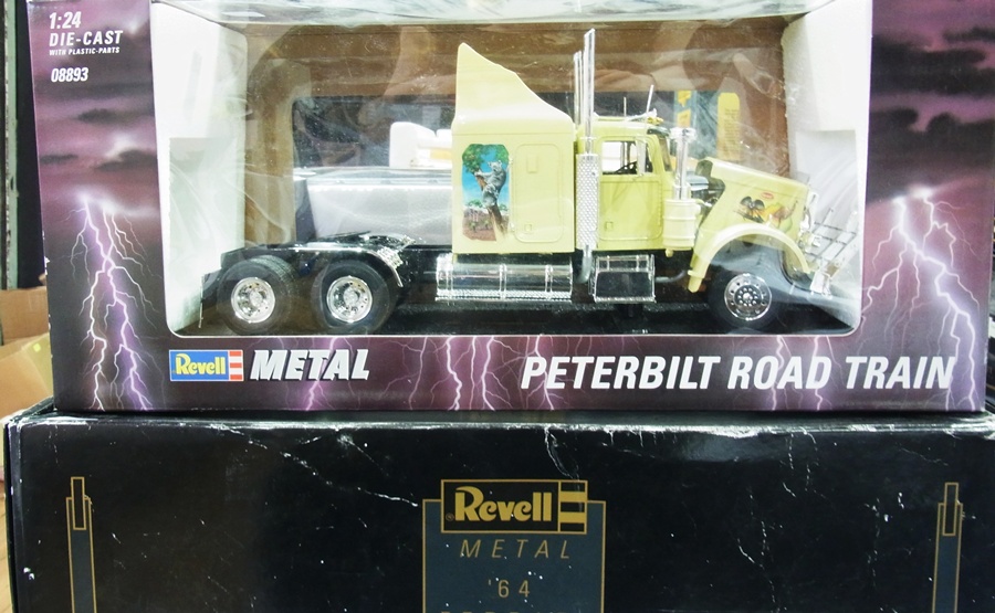 A 1/24 scale Revell diecast Peter Bilt road train, 1/12 scale 1964 Ferrari 250 GTO, a 2000 Lincoln