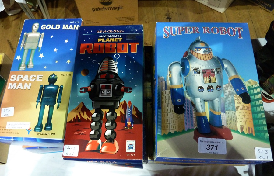 Quantity of robots to include Super Robot, South Pole Explorer, Planet Robot (2) and Space Man (
