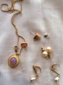 Pair pearl earrings, cameo earrings and small quantity of costume jewellery (1 bag)