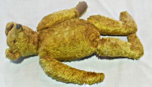 Early 20th century gold mohair teddy bear, with pointed snout, hump back and long arms, 48 cm high
