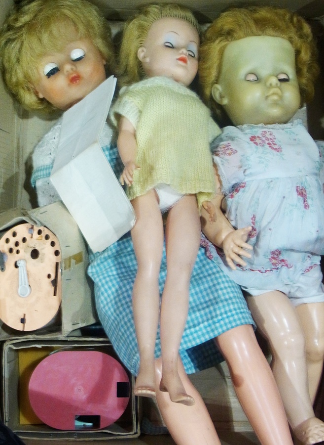 Quantity costume dolls and other twentieth century plastic dolls (2 boxes)