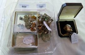 Quantity diamante brooches, bar brooch  and other jewellery.