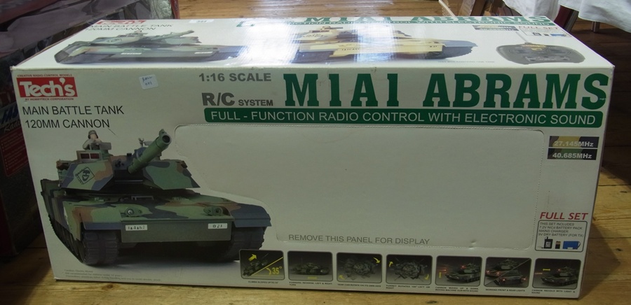 A 1/16 scale Tech's Mian Battle Tank, radio controlled, boxed