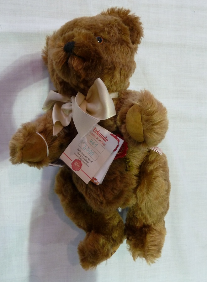 Herman limited edition musical bear, 461/2000, in brown fur with tags