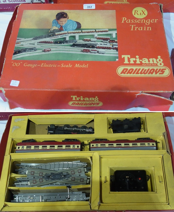 Tri-Ang Railways '00' gauge electric R1X passenger train set, in fitted box