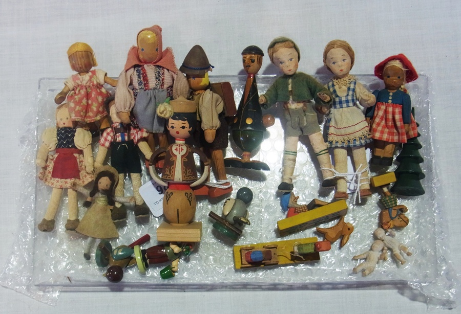 Quantity continental fabric bendy doll's house dolls, wooden miniature and other dolls and doll's