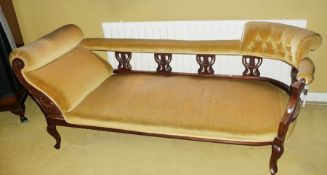 Pair Edwardian walnut framed button upholstered tub chairs, and a double-ended chaise en suite,