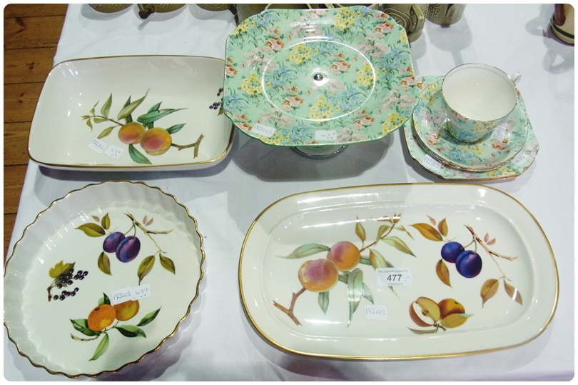 Six pieces Shelley "Melody" pattern teaware, including:- comport and three pieces Royal Worcester "