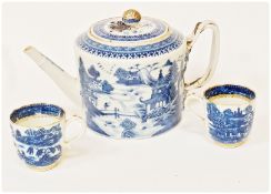 Eighteenth century Chinese porcelain teapot, cylindrical with twisted handle, underglaze blue
