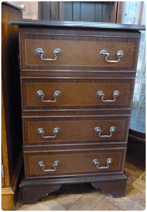 Small modern mahogany chest of four short drawers with brass swan-neck handles, on bracket feet,