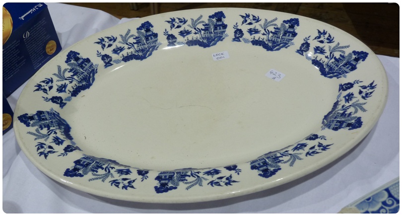 Dudson pottery meat dish, oval with underglaze blue transfer printed "Willow" pattern border, 44cm