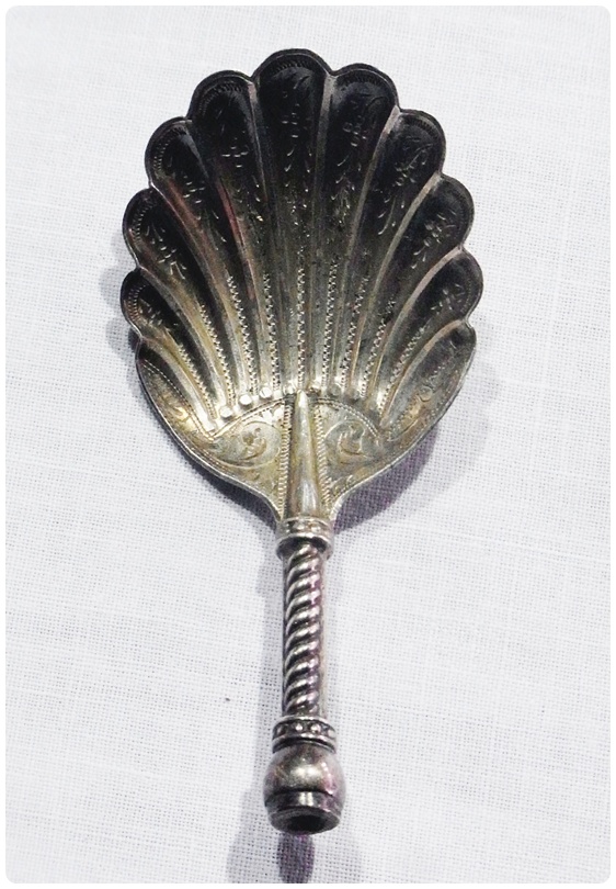 Late Victorian/early Edwardian silver caddy spoon, shell decorated  with spiral stem, Birmingham